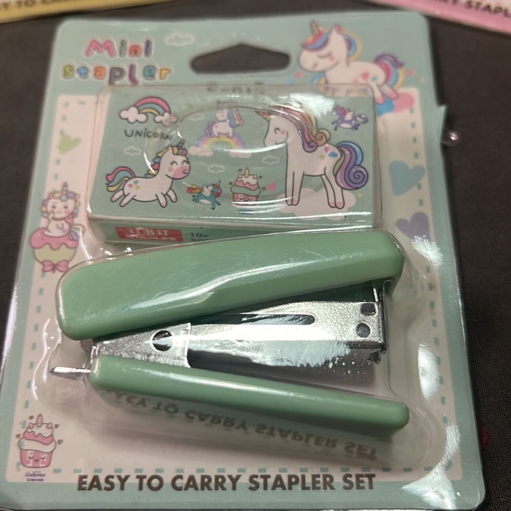 Stapler set! - Picture 2 of 4